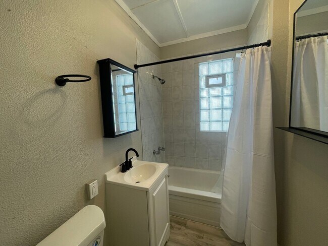 Foto del edificio - 2524 N Weil St