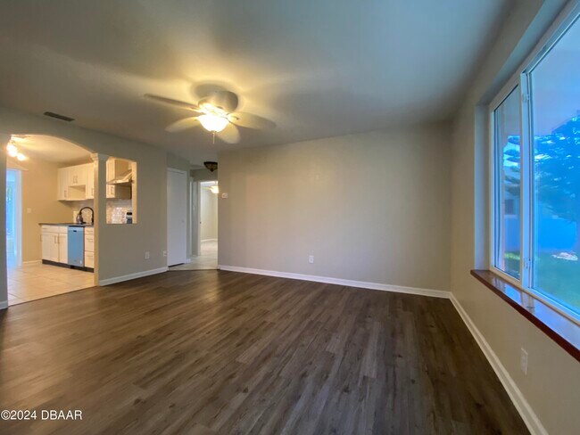 Building Photo - 28 Rivershore Dr