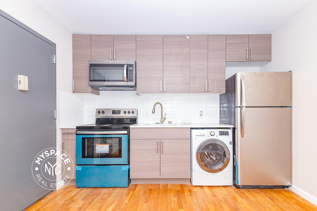 Foto principal - 241 Rockaway Ave