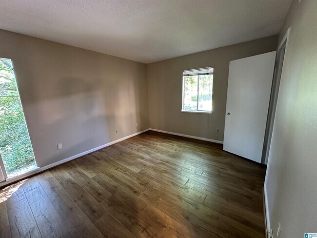 Foto del edificio - 3101 Lorna Rd