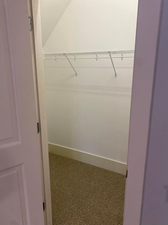 Foto del edificio - One Bedroom One Bath Carriage House for rent