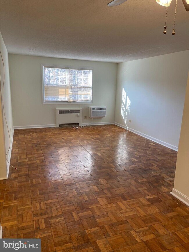 Building Photo - 4370 N Pershing Dr
