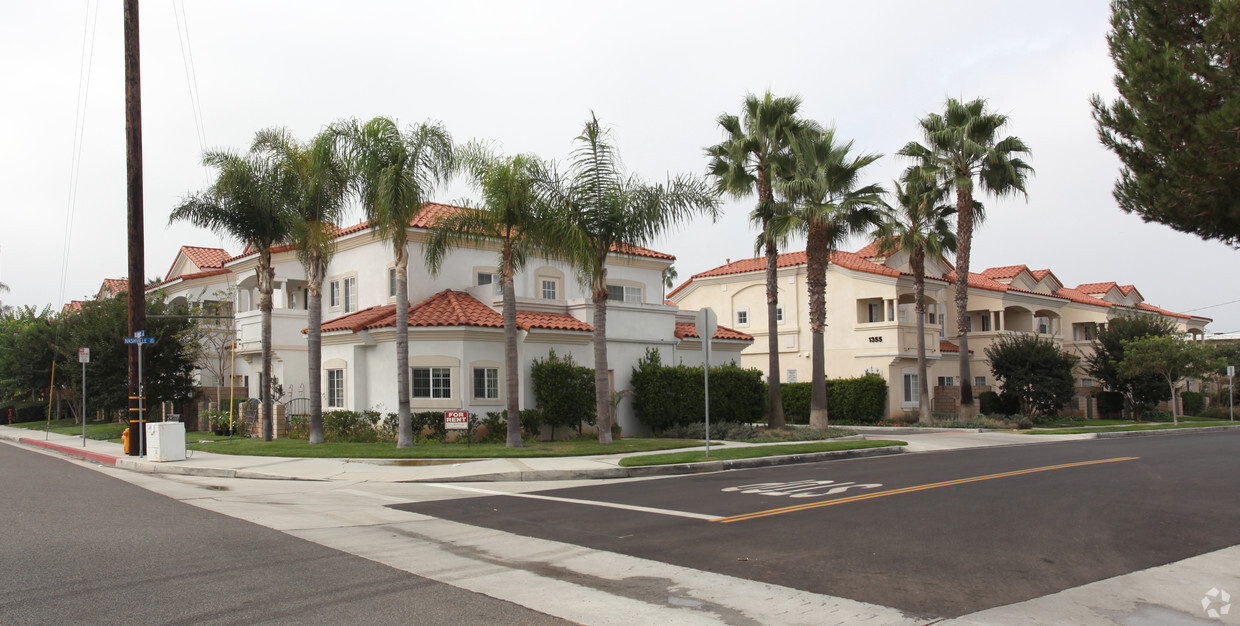 Primary Photo - Pacific Breeze Townhomes