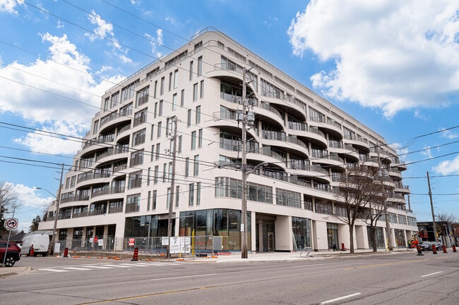 Building Photo - 689 The Queensway