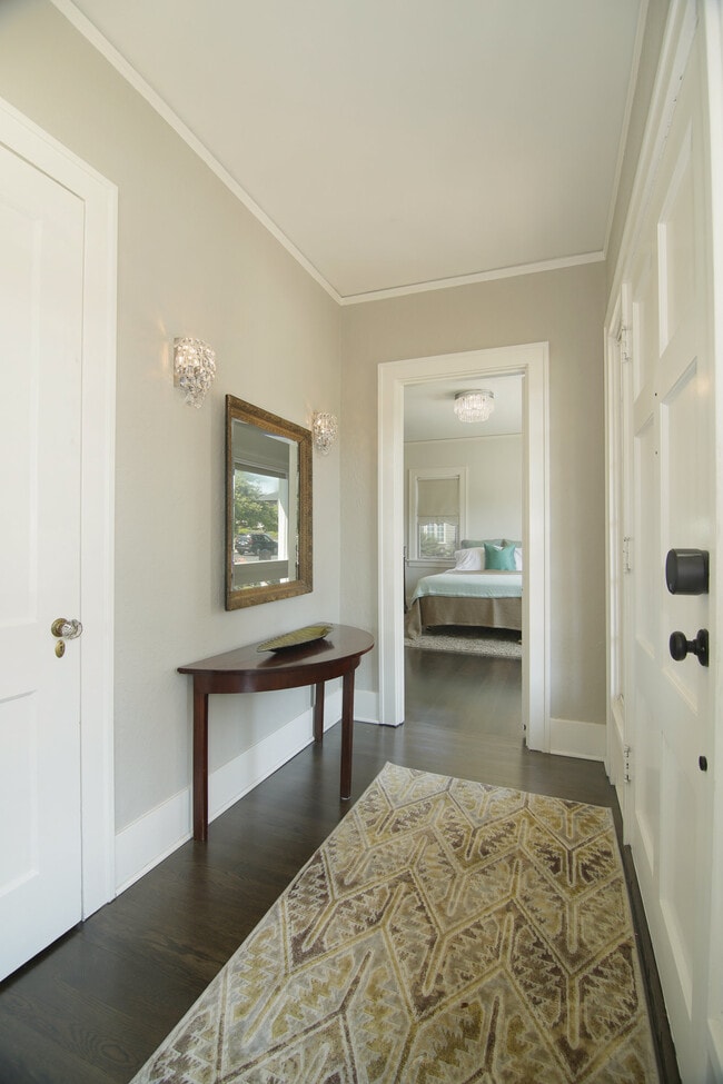 Building Photo - 1112 Grand Ave