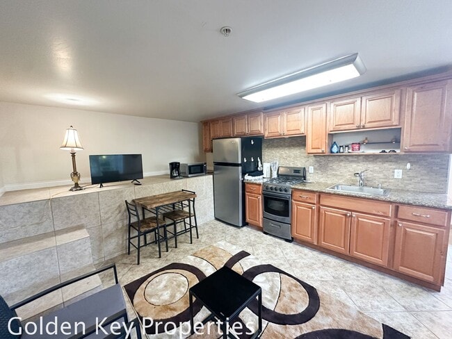 Foto del edificio - Spacious attached FURNISHED studio on private setting in Vista!