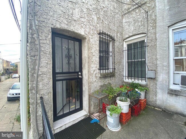 Building Photo - 2827 S Marvine St