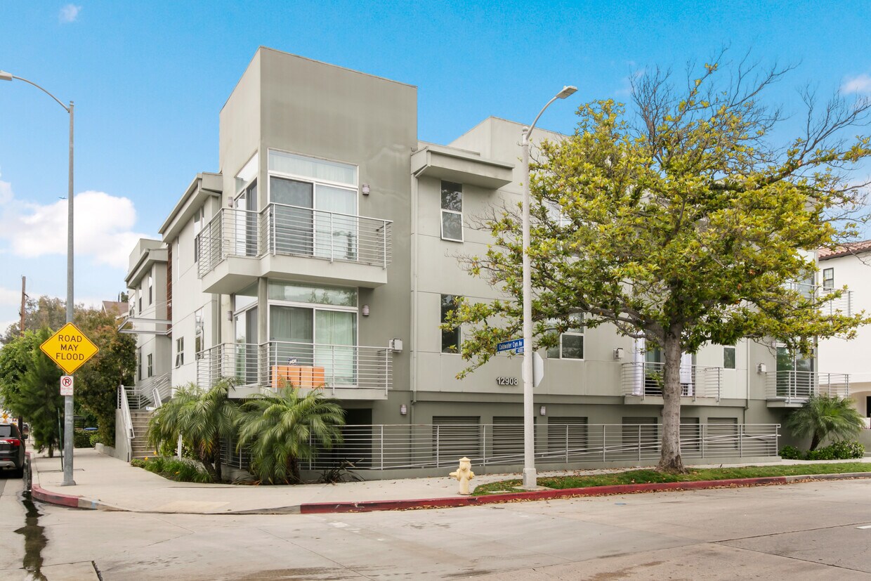 Foto principal - 12908 Bloomfield St