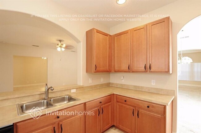 Building Photo - 3733 Beneraid St