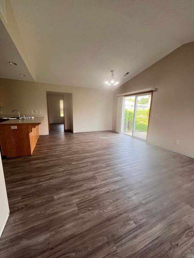 Foto del edificio - 938 E 6th St