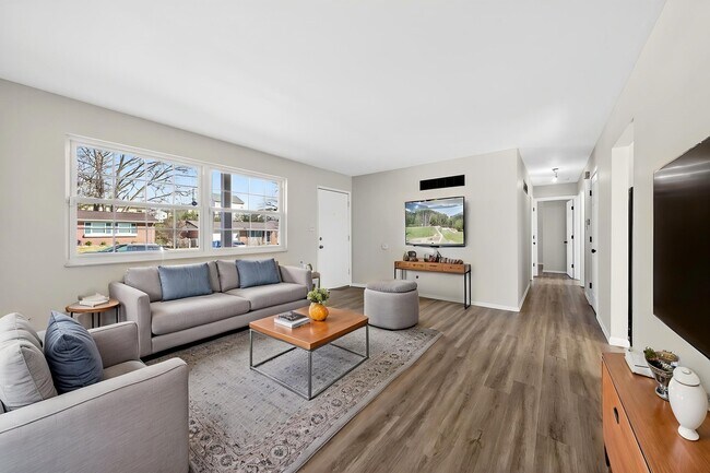 Foto del edificio - 3253 Greenbridge Dr