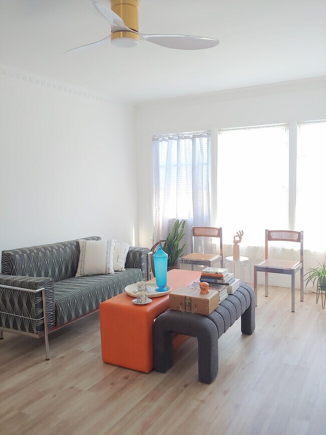 Living room - 1214 N Berendo St