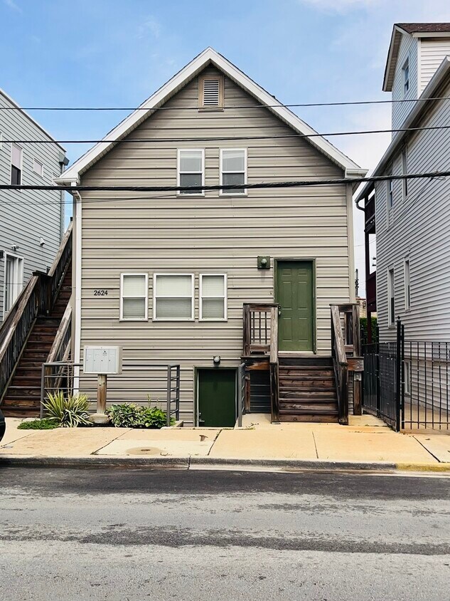 Primary Photo - 2624 W Attrill St