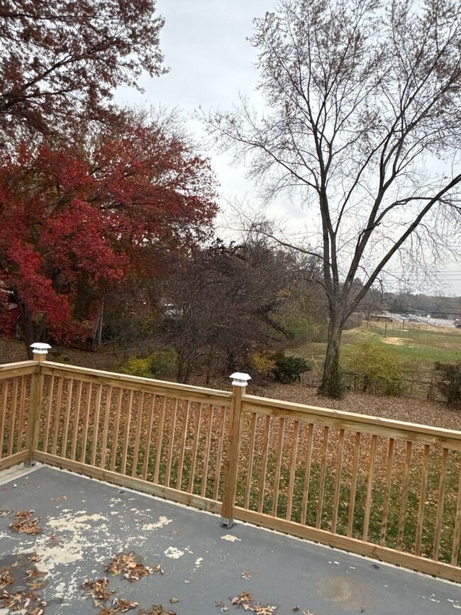 Building Photo - AVAILABLE NOW!! Move-In Before It Gets Too Cold! ??