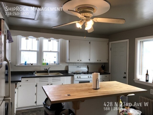 Foto del edificio - 428 N 23rd Ave W