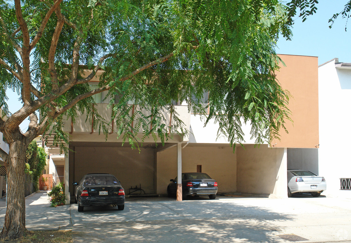 Building Photo - 557 N Flores St