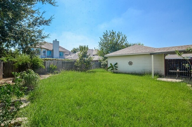 Foto del edificio - 13823 Eldridge Garden Cir