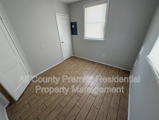 Building Photo - 220 Norcross Ln