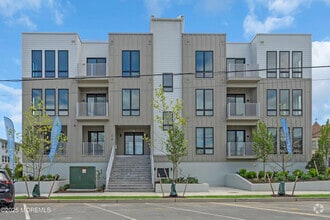 Building Photo - 218 3rd Ave