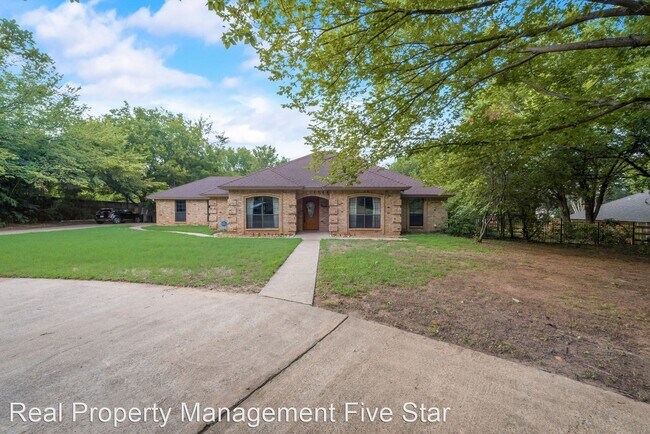 Building Photo - 3 br, 2 bath House - 1400 Robin Ln