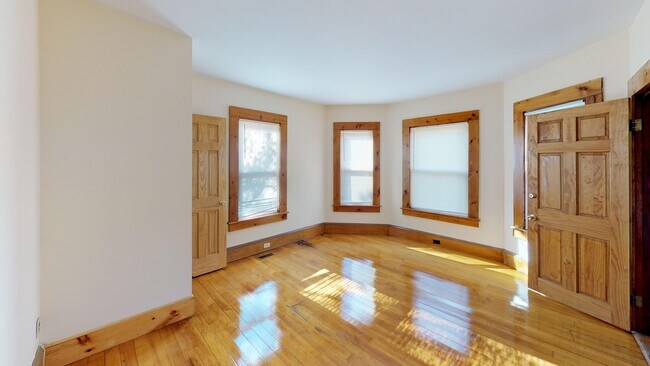 Foto del edificio - 250 Forest Ave