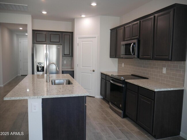 Foto del edificio - 18156 W Daley Ln