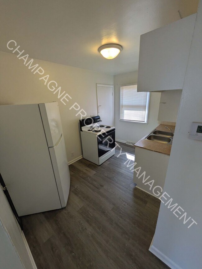 Foto del edificio - 701/703 Deweese St