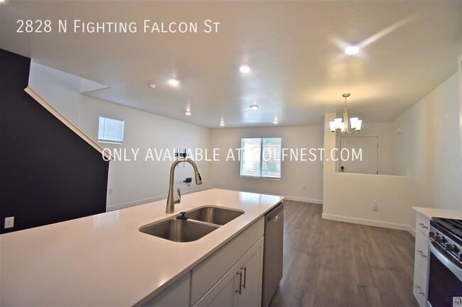 Building Photo - Beautiful 3 Bedroom Layton Townhome!