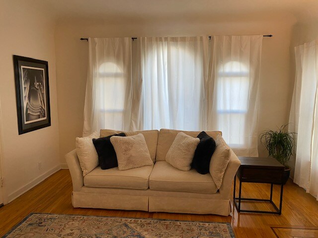 Foto del edificio - 7954 Blackburn Ave
