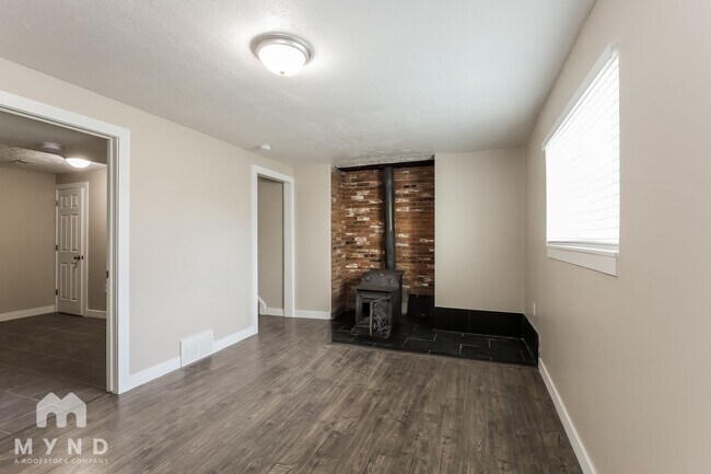 Building Photo - 4943 S Farah Dr