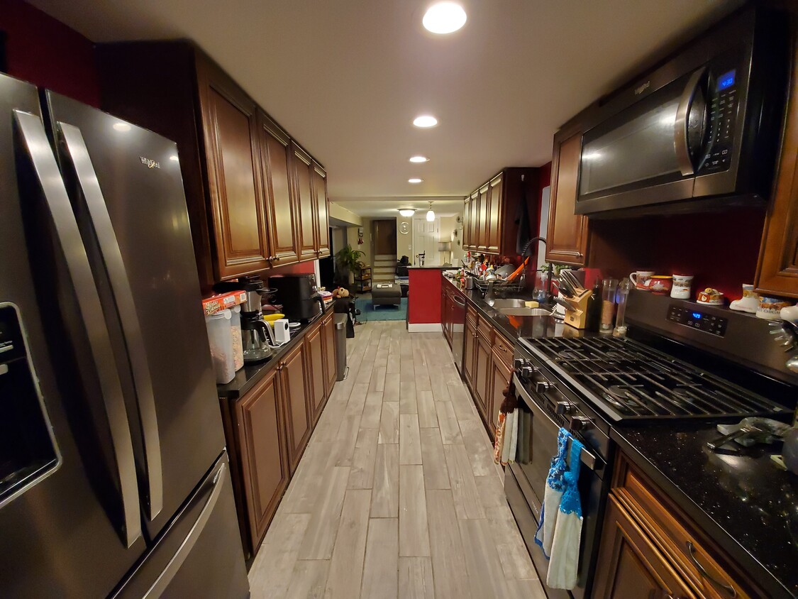 Kitchen - 2044 W Birchwood Ave