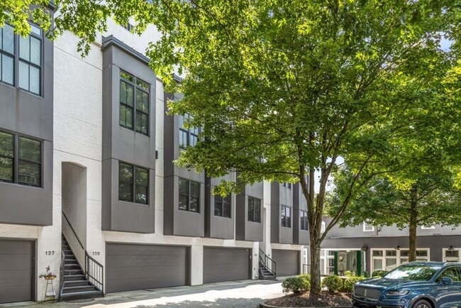 Building Photo - 675 Greenwood Ave NE