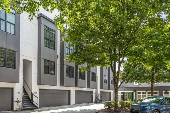 Foto del edificio - 675 Greenwood Ave NE