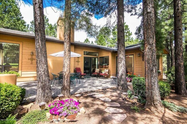 Building Photo - 1740 N Doral Way