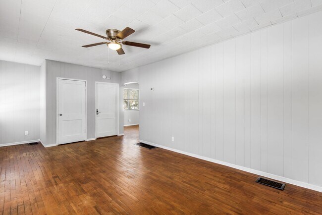 Foto del edificio - 364 S Chase Ave