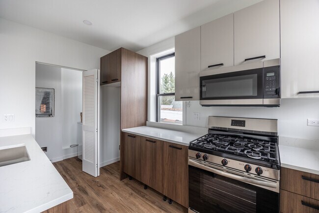 Foto del edificio - 4410 N Greenview Ave