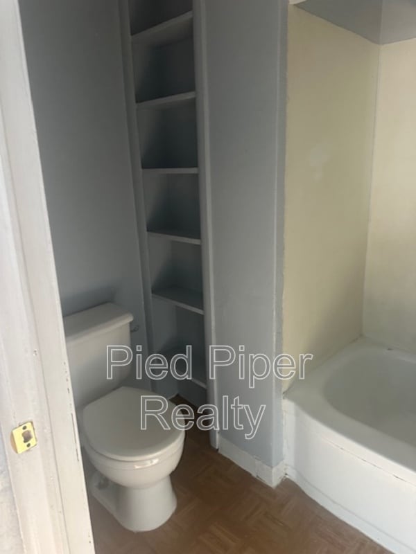 Building Photo - 331 W Homer St