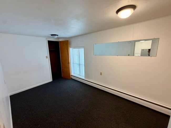 Building Photo - 56 Elm St