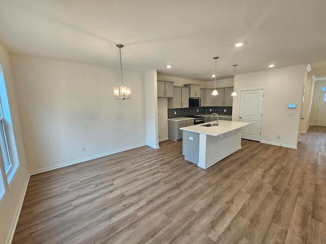 Foto del edificio - Brand new home in Chapin 5/3