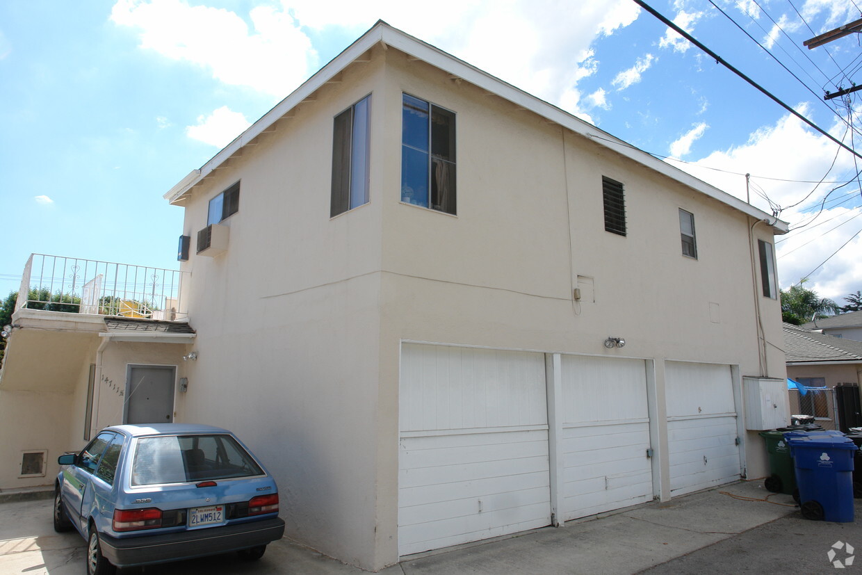 Foto del edificio - 14710 Burbank Boulevard Apartments