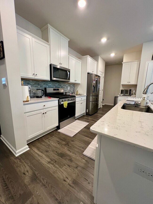 Foto del edificio - Stunning 4-Bed Townhome in Quakertown! Ava...