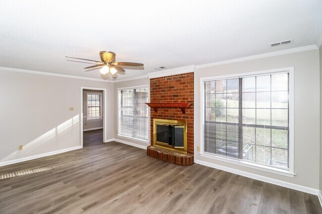 Foto del edificio - 6491 Tarus Dr