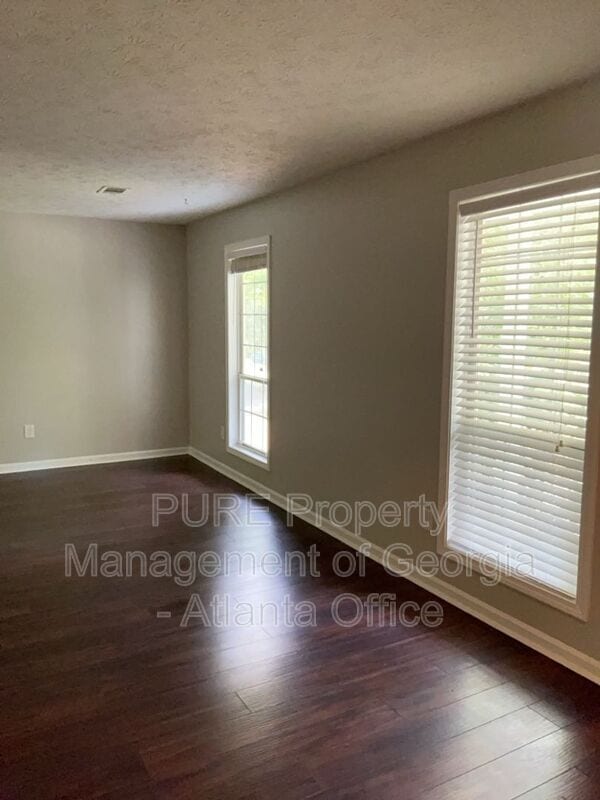 Building Photo - 3227 Stonewall Dr NW