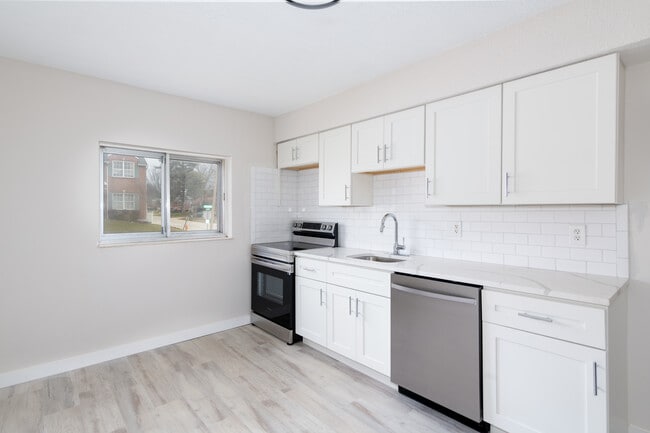 Foto del edificio - Forest Creek Apartments