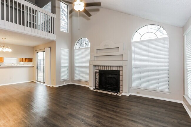 Building Photo - 635 Las Brisas Dr