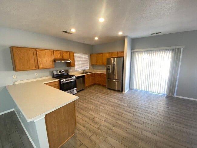 Building Photo - Vista Del Norte in the Heart of Albuquerque