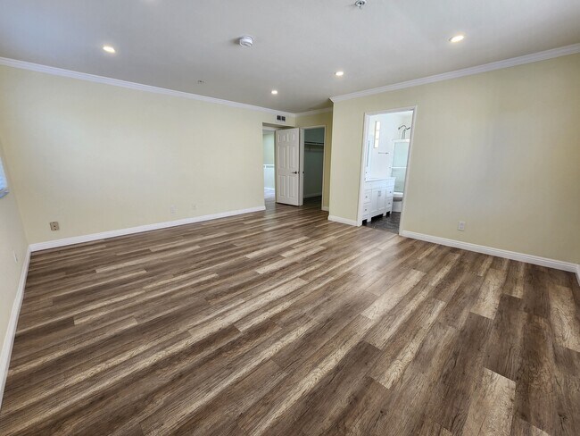 Foto del edificio - 420 Riverdale Dr