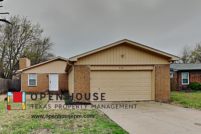 Primary Photo - 510 S Waxahachie St, Mansfield