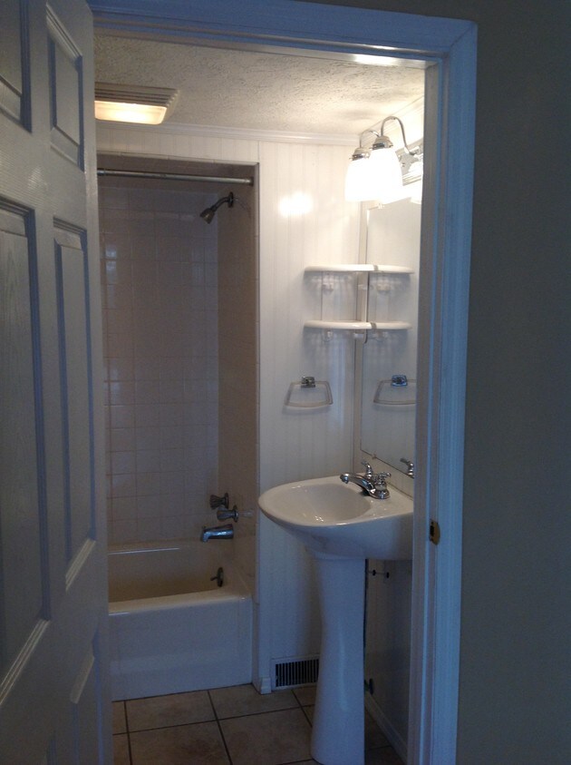 Bathroom - 619 Maryland Ave