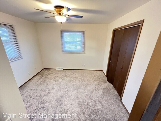 Foto del edificio - 2 br, 1.5 bath House - 729 N Division St.